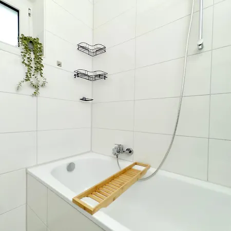 Moderne Mit Balkon Ideal Fuer Familien Und Geschaeftsreisende