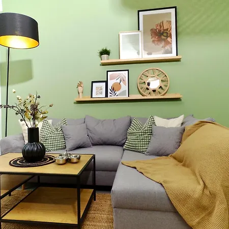 Moderne Mit Balkon Ideal Fuer Familien Und Geschaeftsreisende