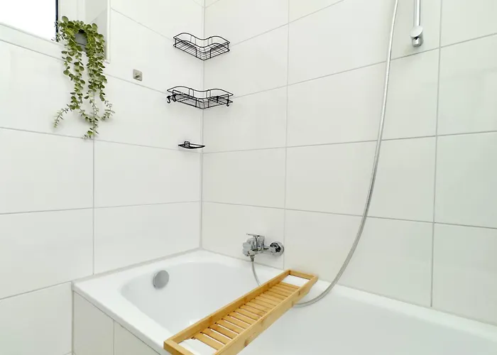 Moderne Mit Balkon Ideal Fuer Familien Und Geschaeftsreisende